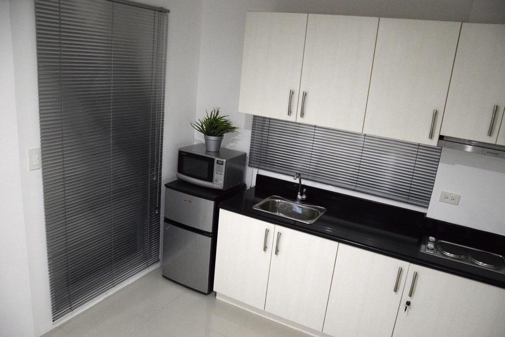 Jazz Makati Luxury Apartment Manila Exterior photo