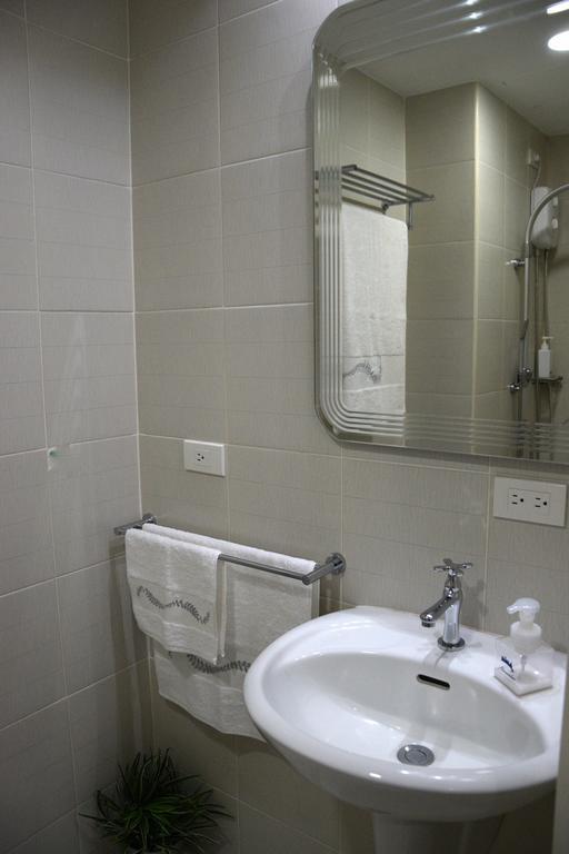Jazz Makati Luxury Apartment Manila Exterior photo