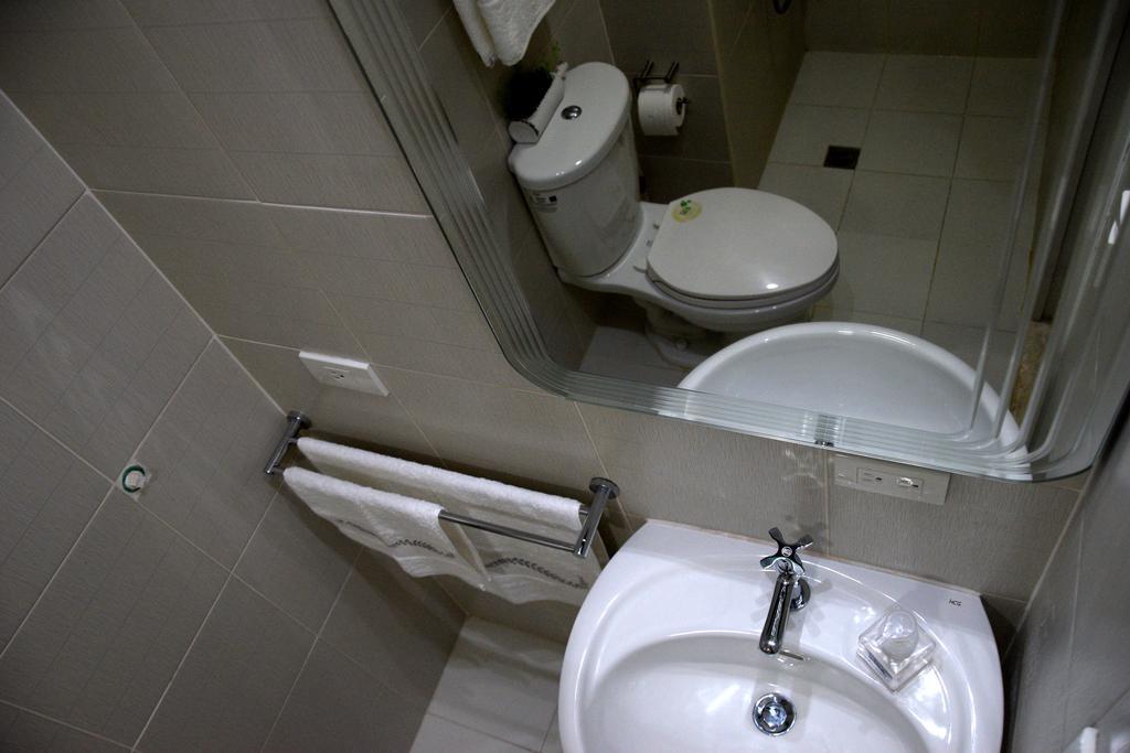 Jazz Makati Luxury Apartment Manila Exterior photo